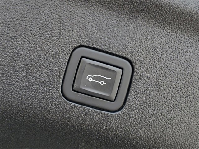 Used 2023 Cadillac Escalade Premium Luxury Platinum image 39