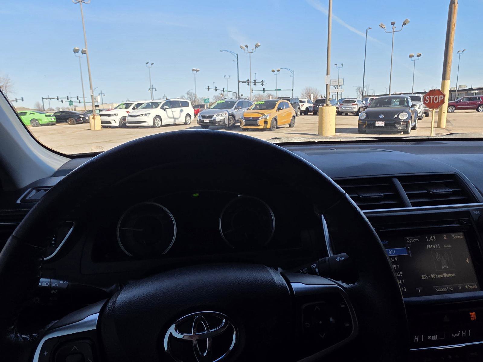 Used 2015 Toyota Camry XLE image 29