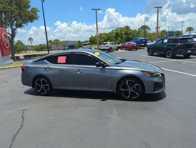 Certified 2023 Nissan Altima 2.5 SR w/ SR Premium Package FWD image 2