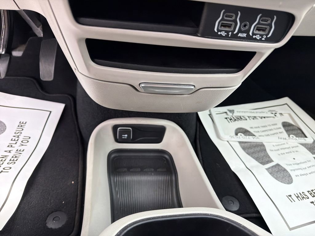 Used 2024 Chrysler Pacifica Select image 22