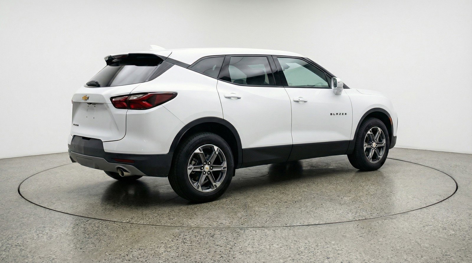 Used 2025 Chevrolet Blazer LT FWD image 9