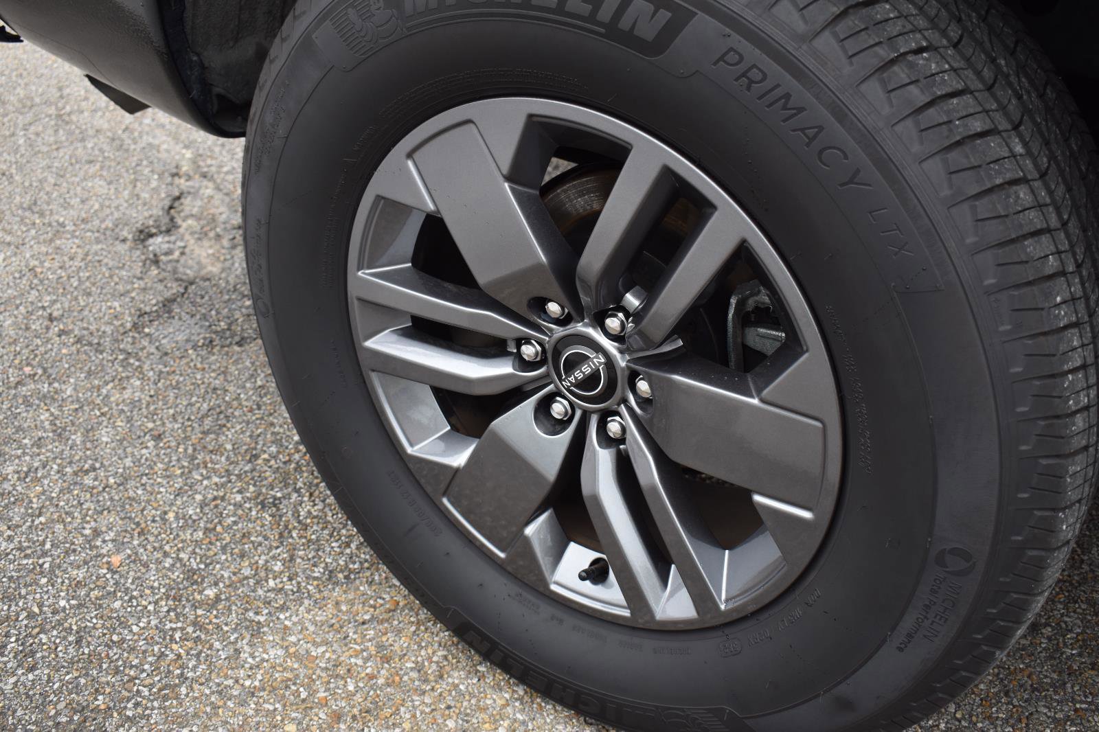 Used 2025 Nissan Frontier SV image 13