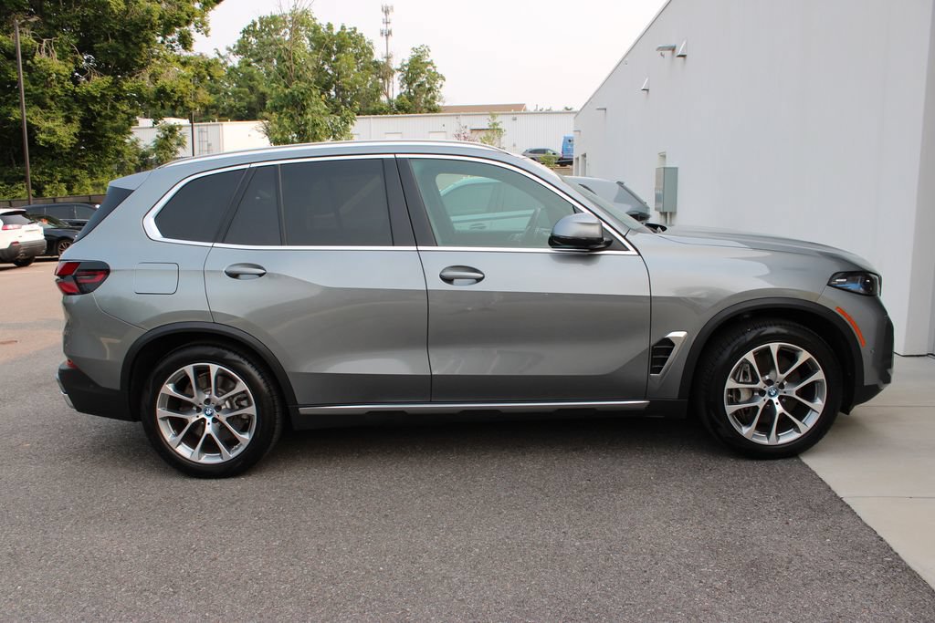 Used 2025 BMW X5 xDrive50e AWD/4WD image 33