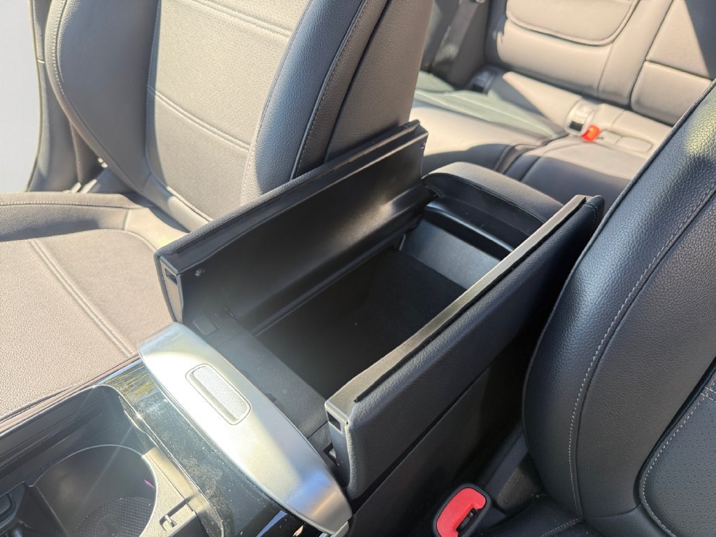 Used 2025 Mercedes-Benz C 300 4MATIC Sedan image 19