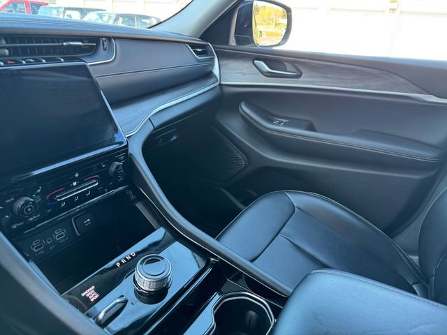 Used 2023 Jeep Grand Cherokee L Limited AWD/4WD image 31