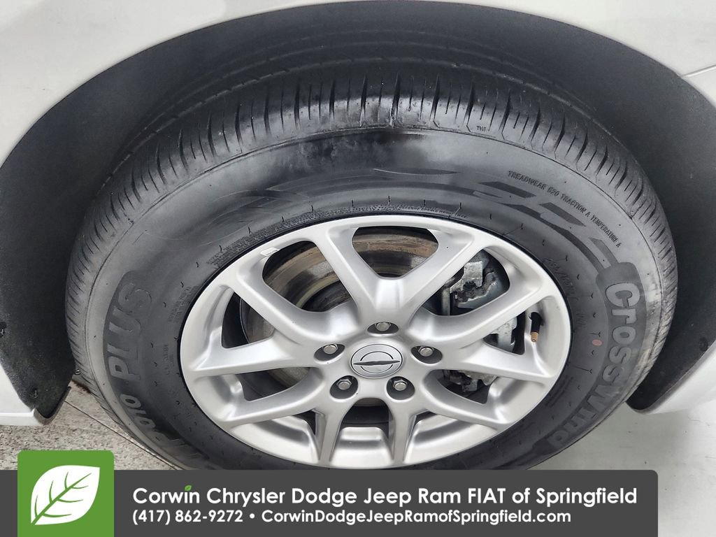 Certified 2024 Chrysler Pacifica Touring-L image 34