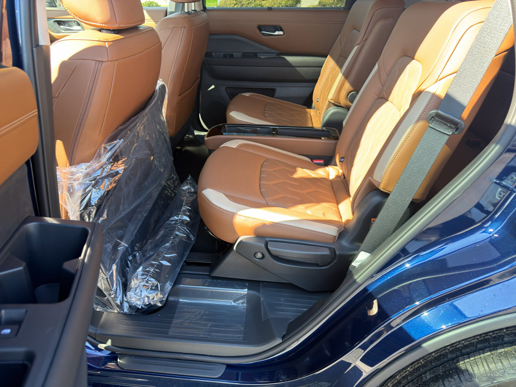 New 2026 Nissan Pathfinder Platinum image 32