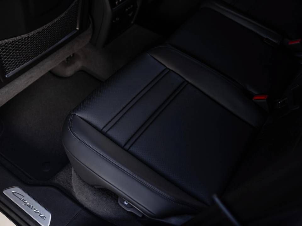 Certified 2026 Porsche Cayenne AWD/4WD image 21