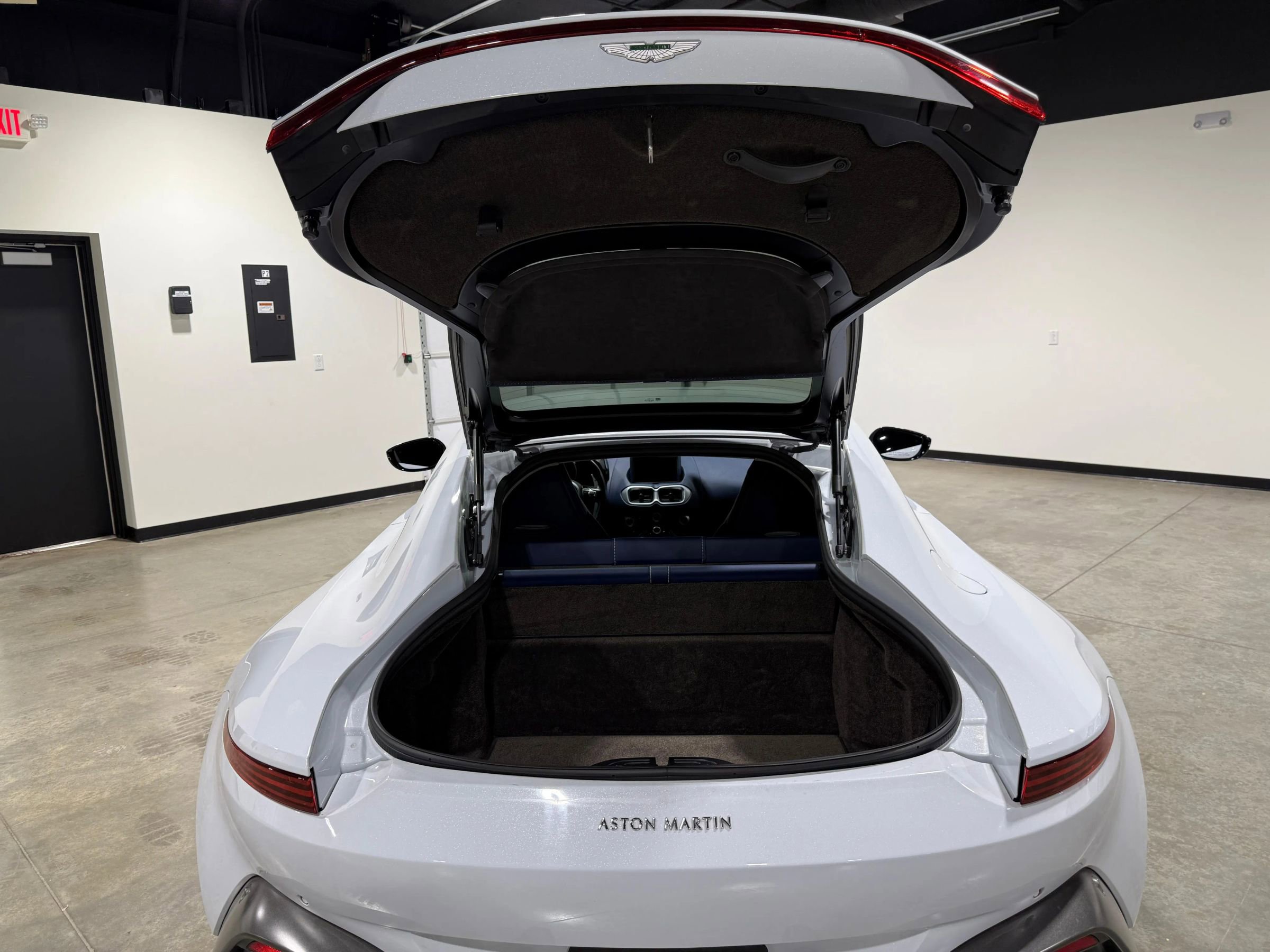 Used 2020 Aston Martin V8 Vantage Coupe image 54