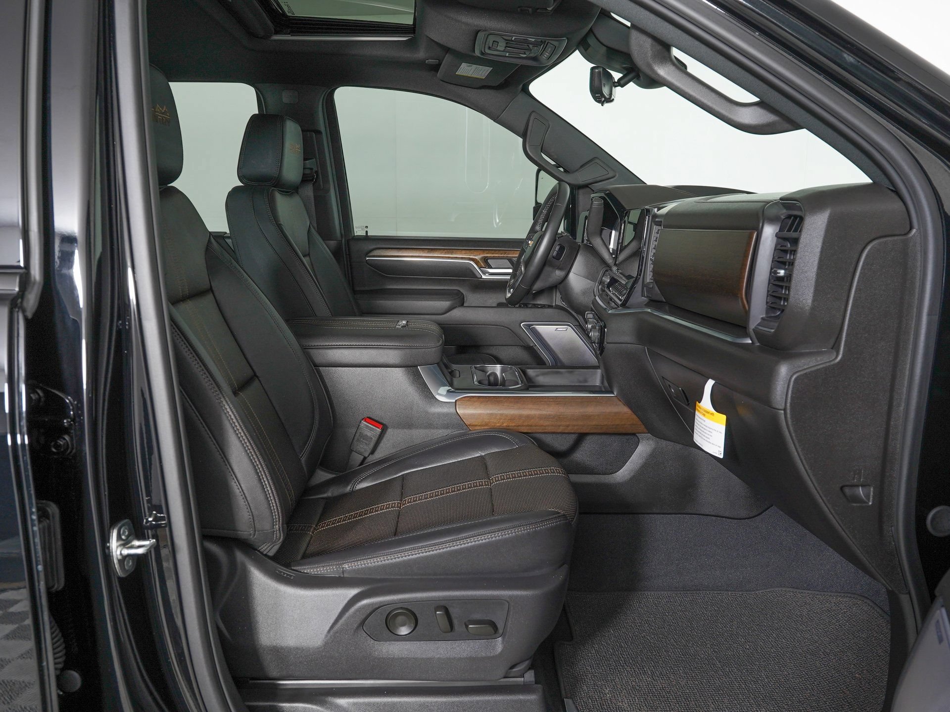 Used 2026 Chevrolet Silverado 3500 High Country w/ High Country Premium Package AWD/4WD image 9
