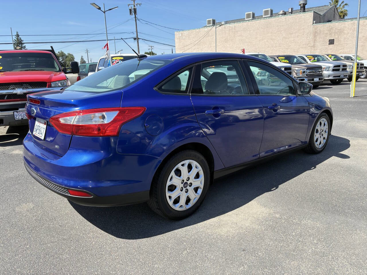 Used 2012 Ford Focus SE FWD image 2