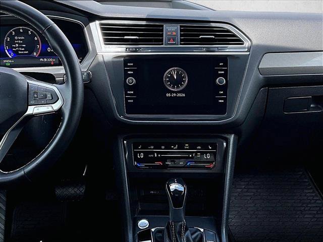 Used 2023 Volkswagen Tiguan SE FWD image 8