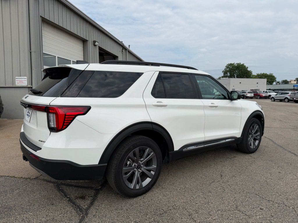 Used 2025 Ford Explorer Active w/ Active Comfort Package AWD/4WD image 4
