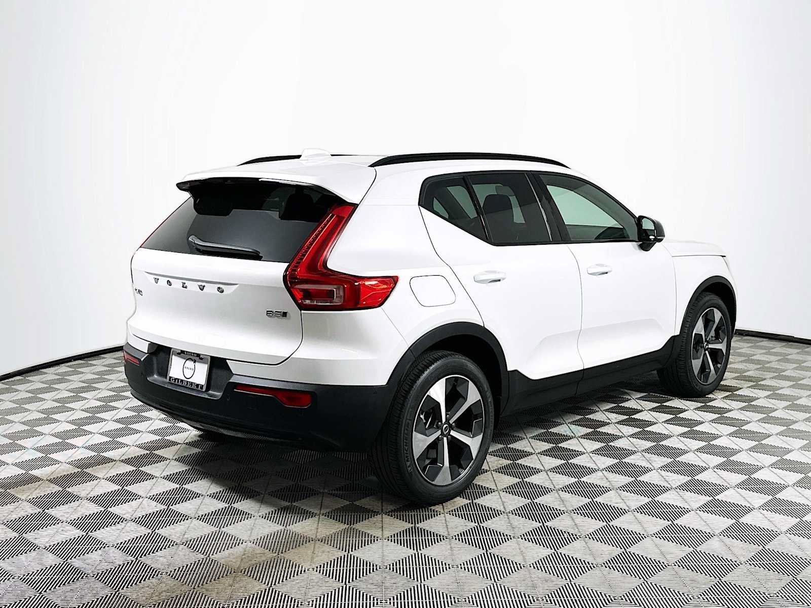 Used 2023 Volvo XC40 B5 Plus w/ Protection Package Premier AWD/4WD image 7