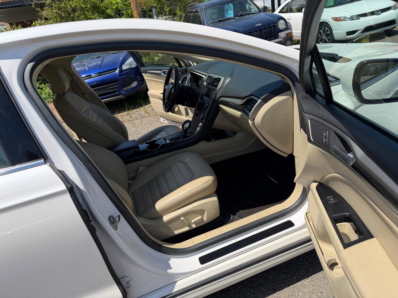 Used 2015 Ford Fusion SE w/ Equipment Group 202A FWD image 16