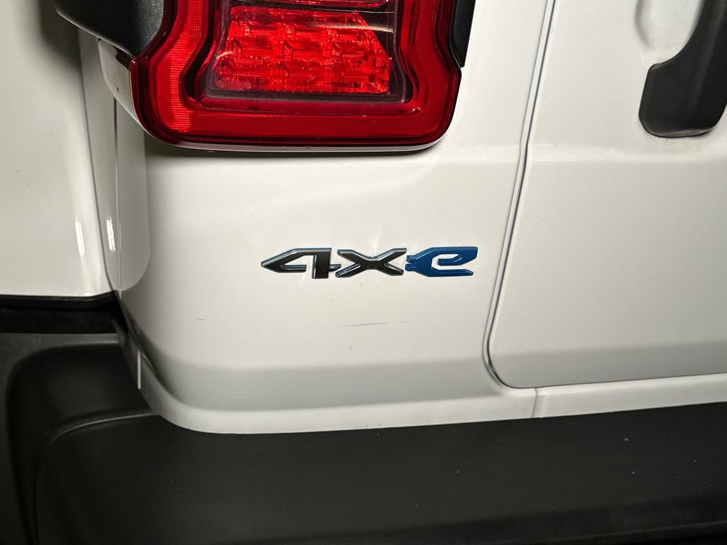 Used 2022 Jeep Wrangler Unlimited Sahara w/ Cold Weather Group AWD/4WD image 5