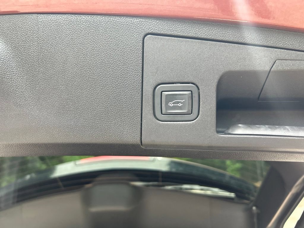 Used 2019 Cadillac XT4 Sport w/ Cold Weather Package AWD/4WD image 31