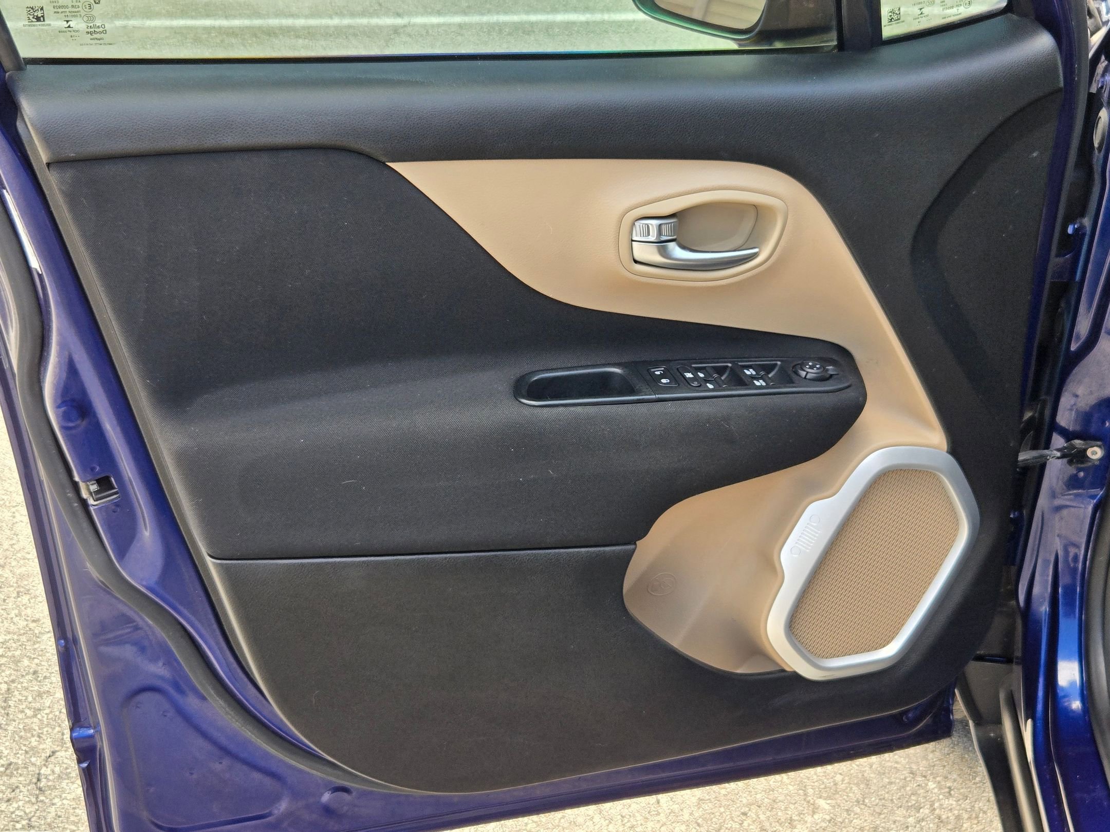 Used 2018 Jeep Renegade Latitude FWD image 10