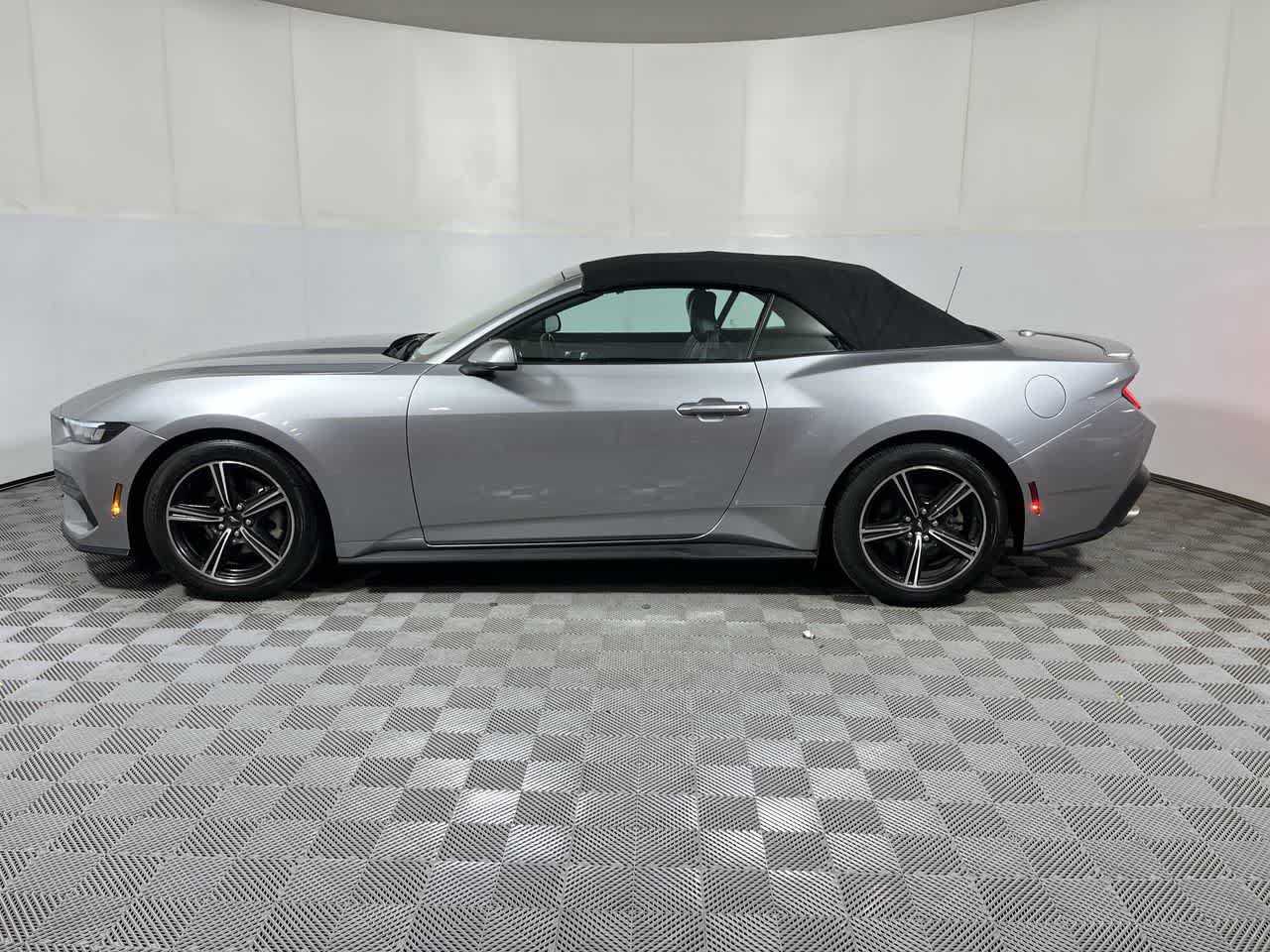 Used 2025 Ford Mustang Premium RWD image 5