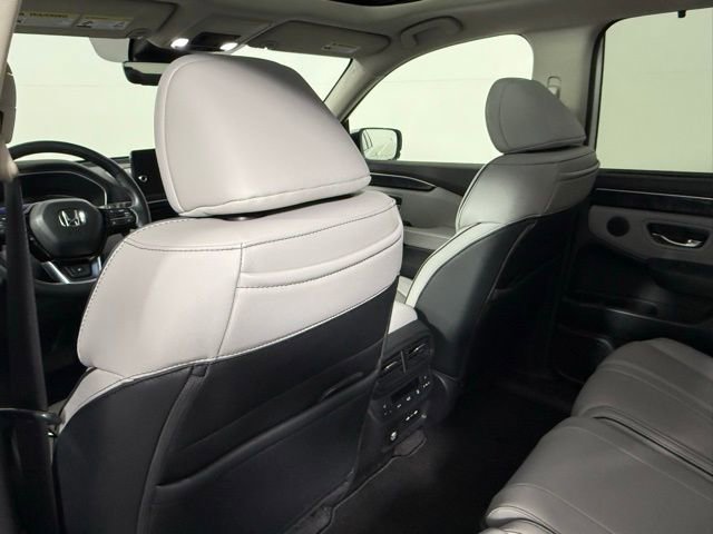 Used 2024 Honda Pilot Elite image 36