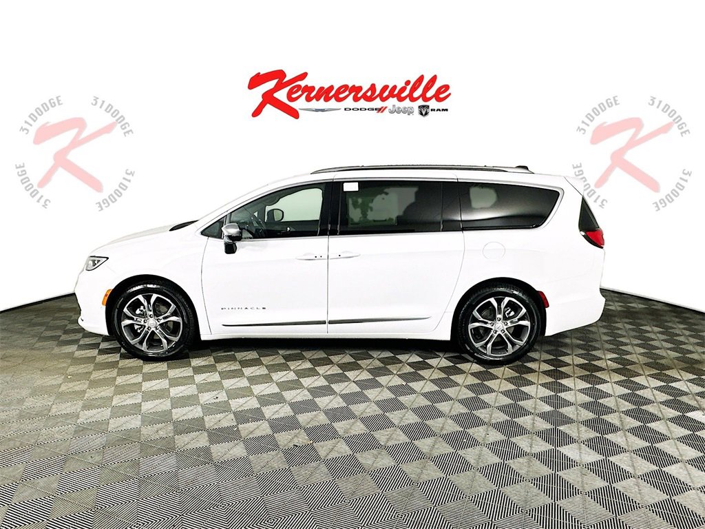 New 2026 Chrysler Pacifica Pinnacle image 4