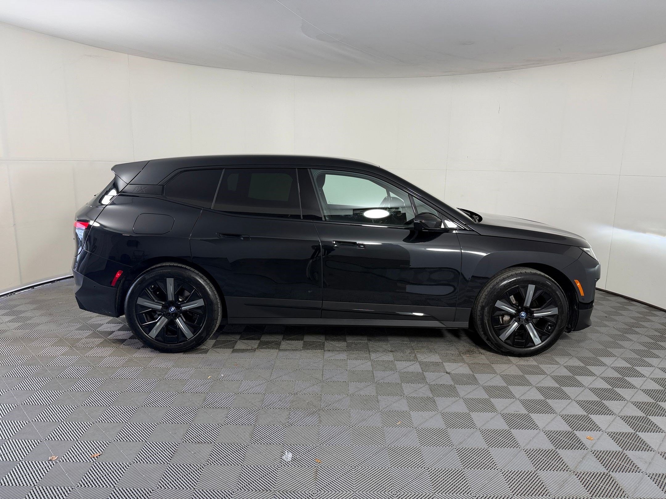 Used 2023 BMW iX xDrive50 w/ Convenience Package AWD/4WD image 8