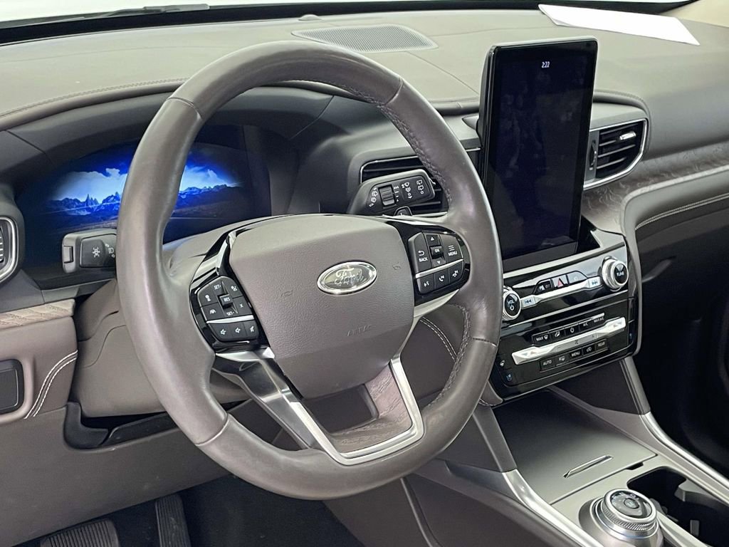 Used 2021 Ford Explorer Platinum w/ Equipment Group 601A AWD/4WD image 4