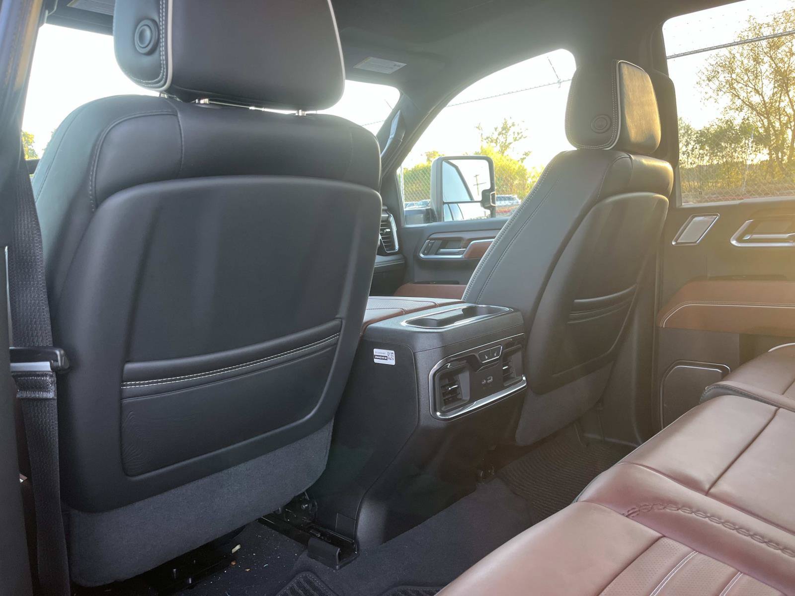 Used 2024 GMC Sierra 2500 Denali Ultimate AWD/4WD image 18