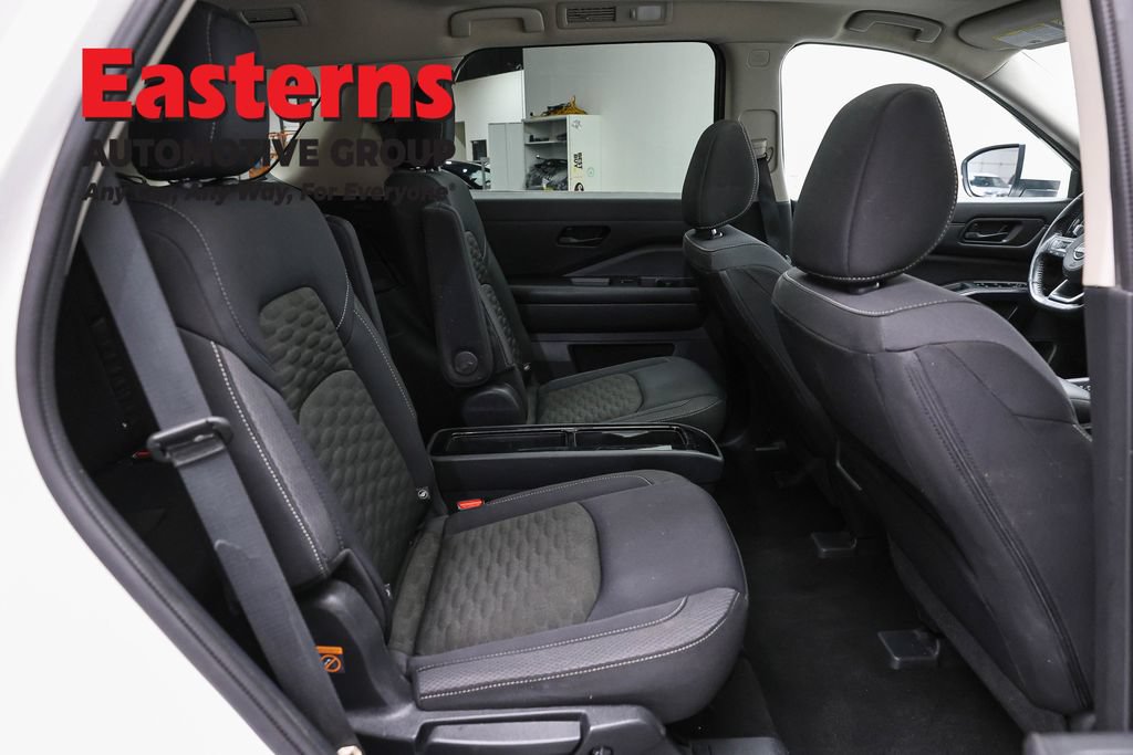 Used 2024 Nissan Pathfinder SV w/ SV Premium Package AWD/4WD image 25
