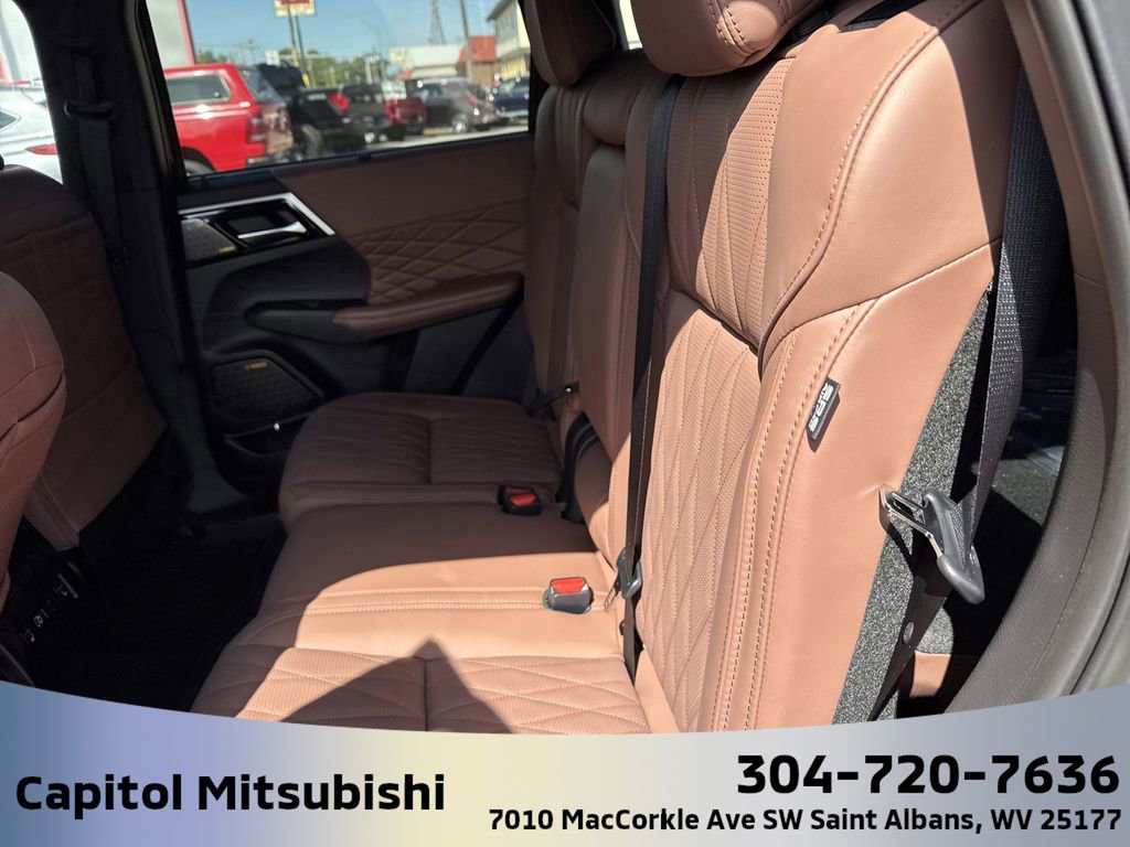 New 2025 Mitsubishi Outlander SEL image 14
