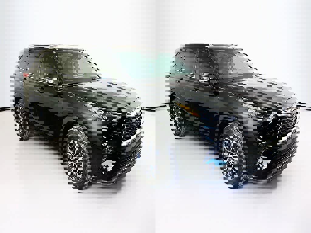 Used 2023 Toyota Highlander XLE image 24