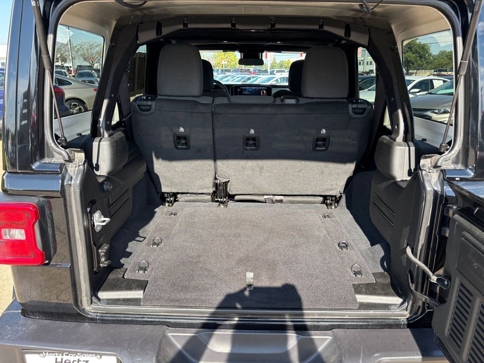 Used 2025 Jeep Wrangler Sahara image 29