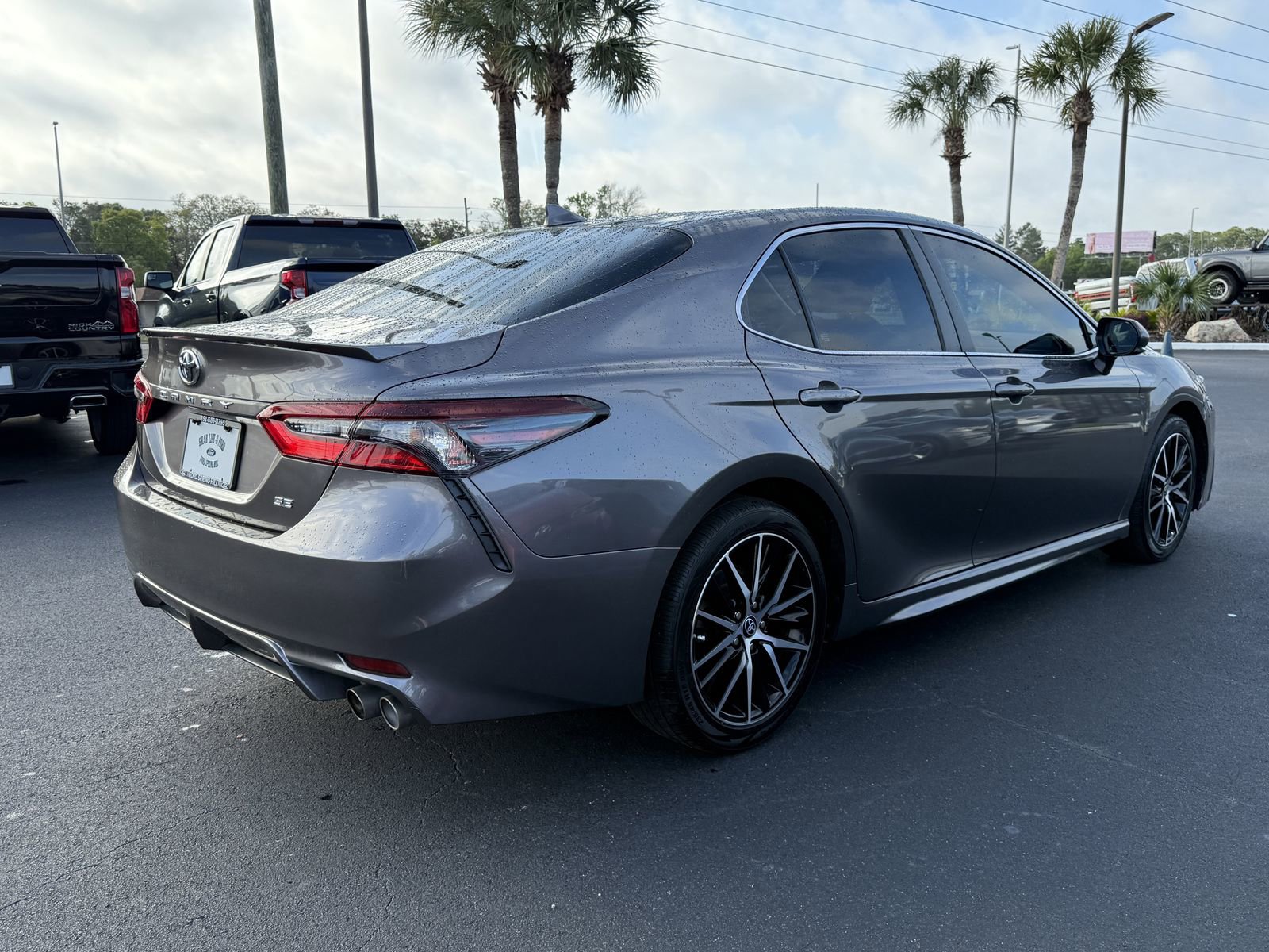 Used 2023 Toyota Camry SE w/ Convenience Package image 3