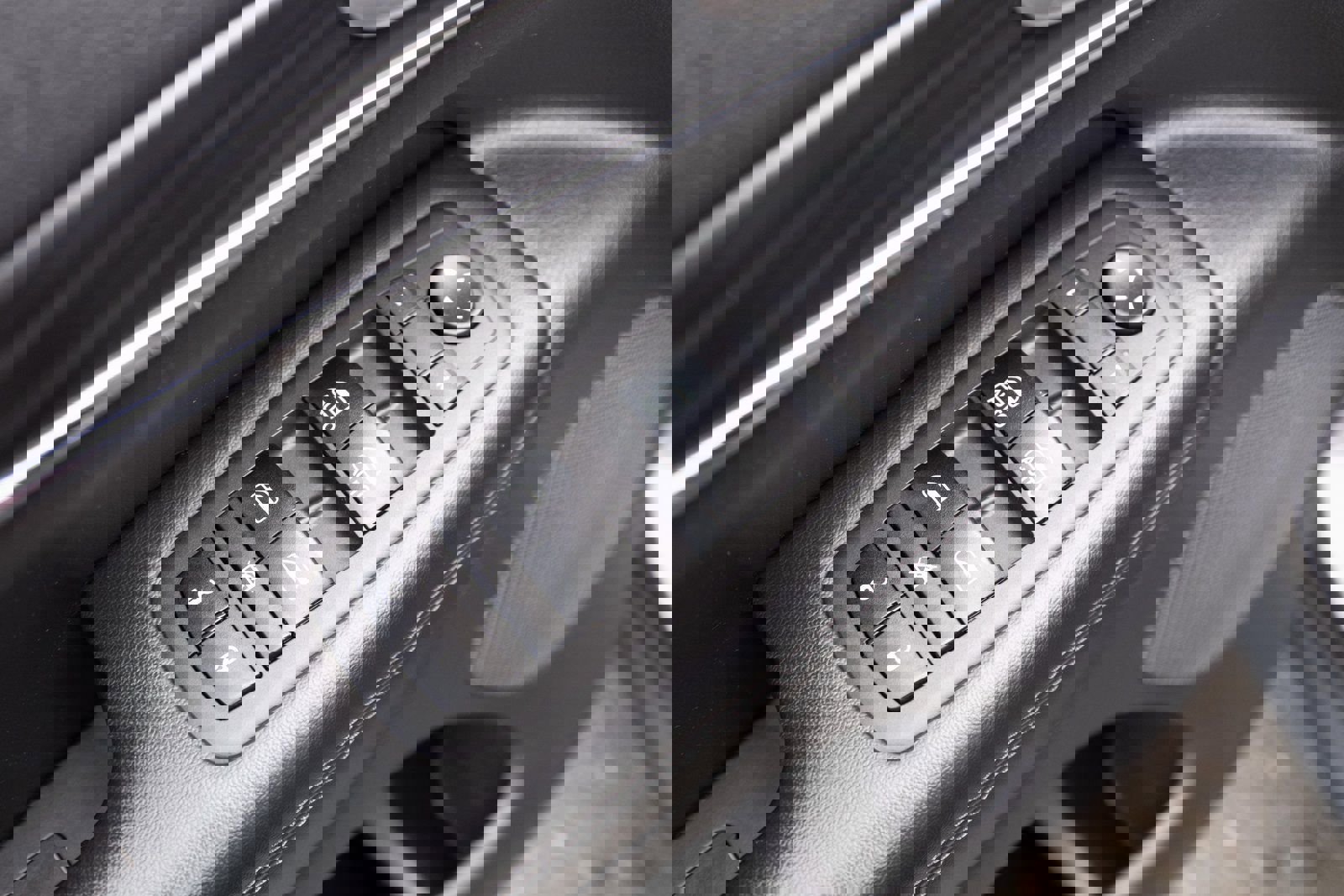 Used 2019 Jeep Grand Cherokee Limited w/ Luxury Group II image 18