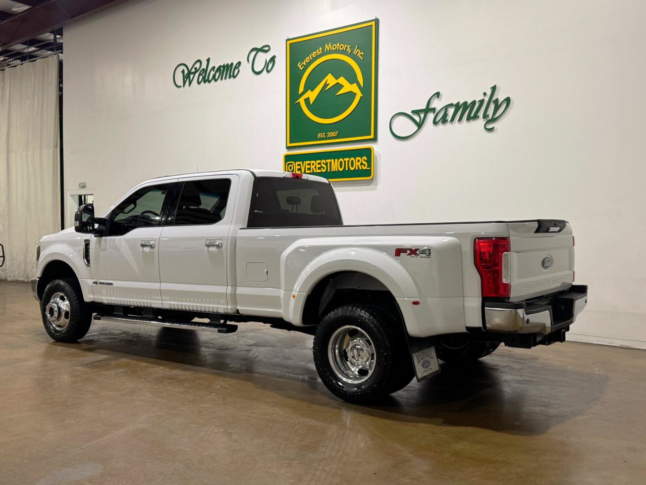 Used 2019 Ford F350 XLT w/ XLT Premium Package AWD/4WD image 6