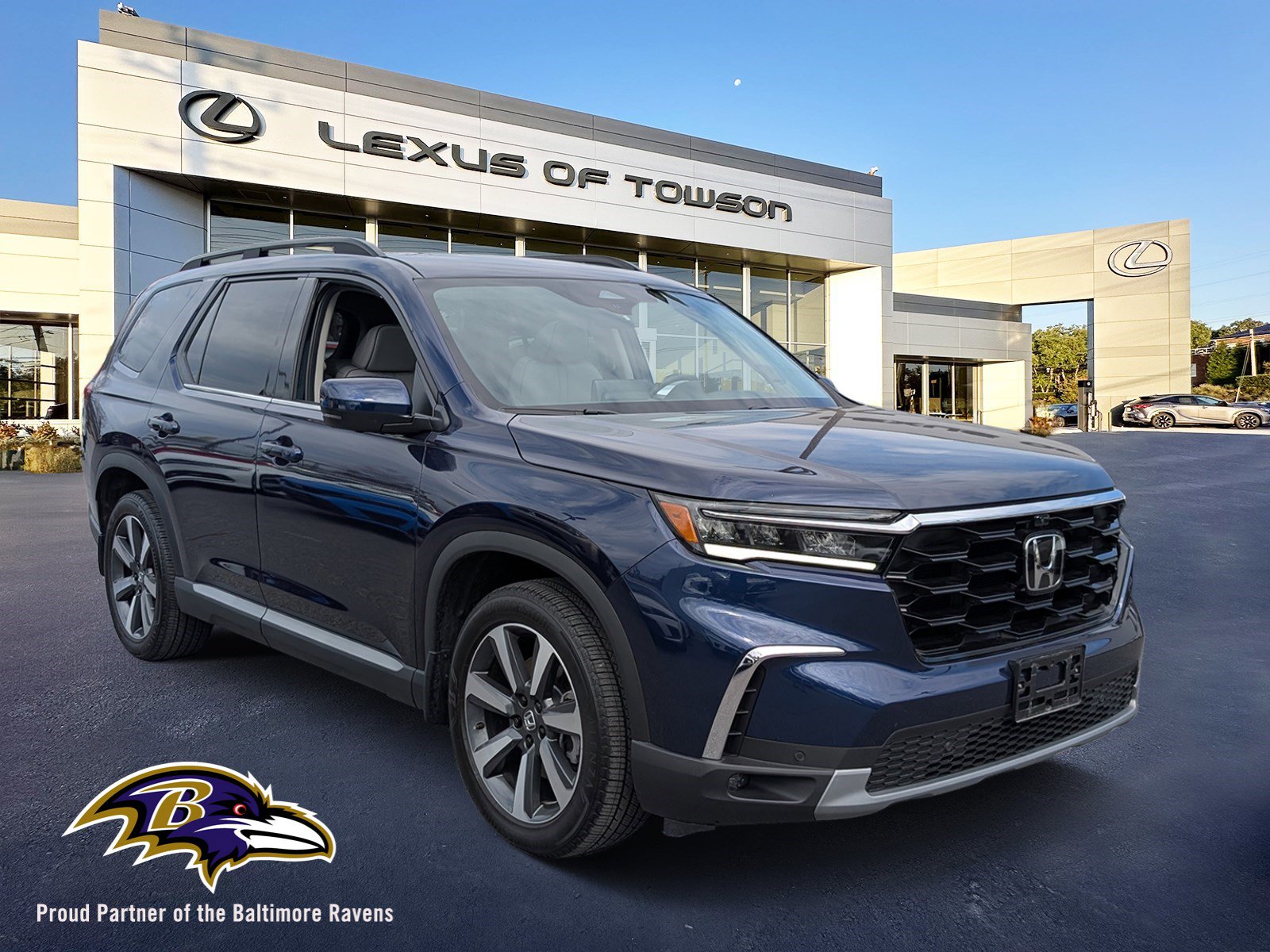 Used 2025 Honda Pilot Elite image 1