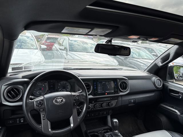 Used 2017 Toyota Tacoma TRD Sport AWD/4WD image 13