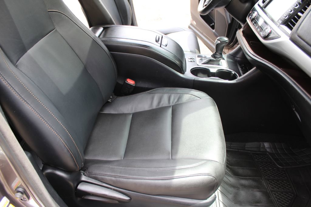 Used 2015 Toyota Highlander XLE image 25