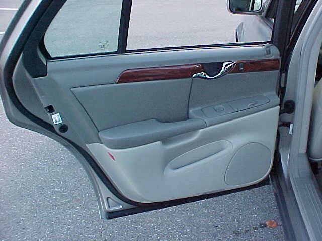 Used 2004 Cadillac De Ville FWD image 16