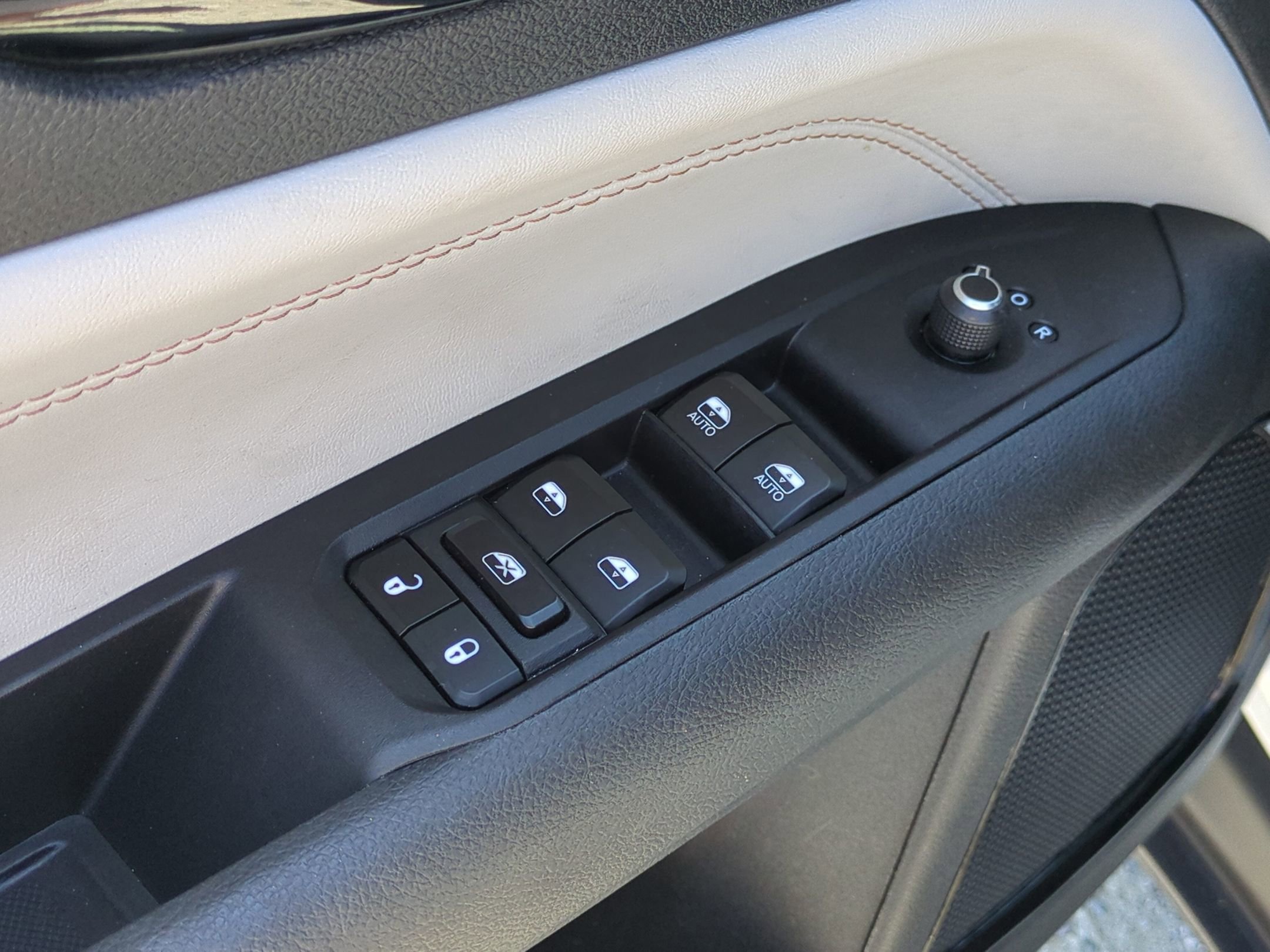 Used 2025 Jeep Compass Limited AWD/4WD image 15