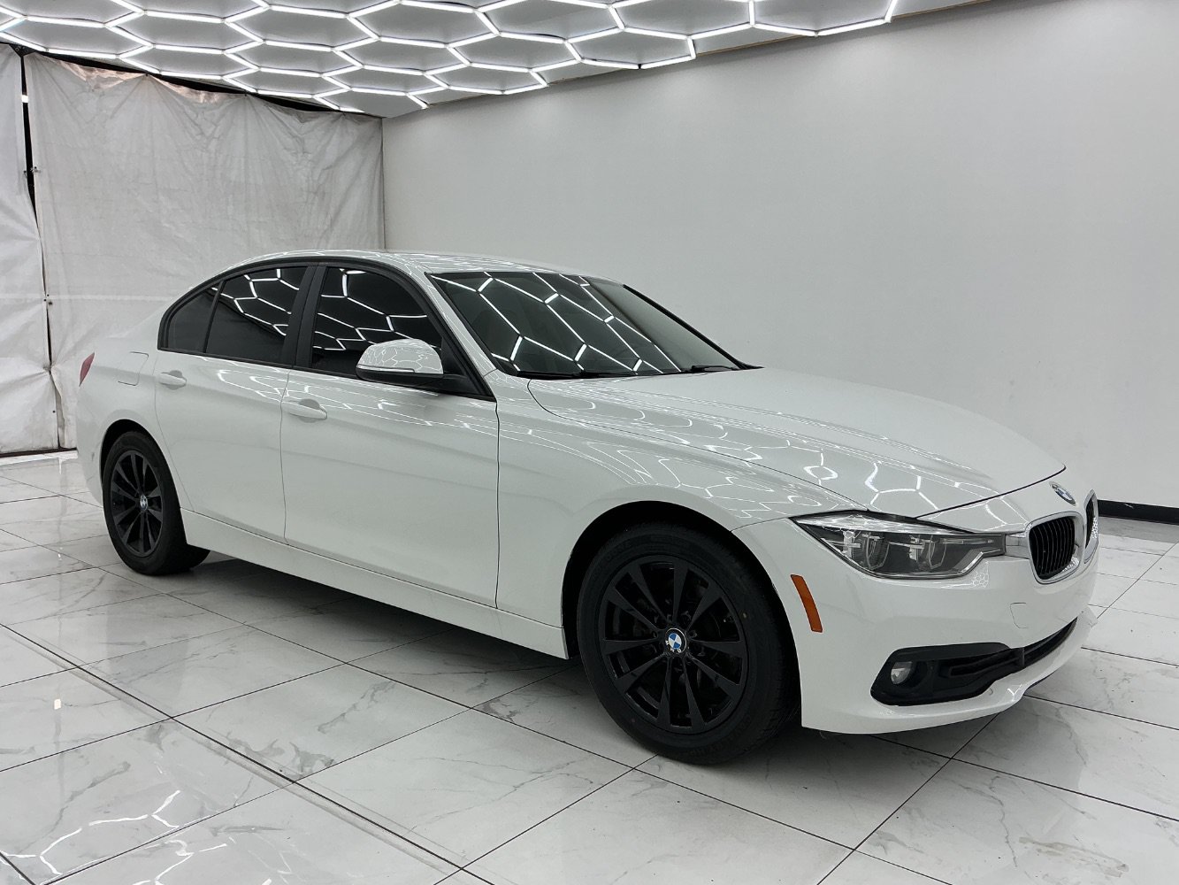 Used 2018 BMW 320i Sedan RWD image 7
