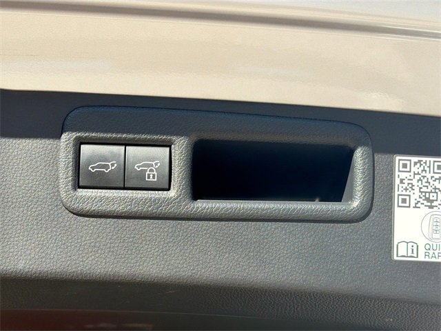 Used 2022 Toyota Venza XLE image 13