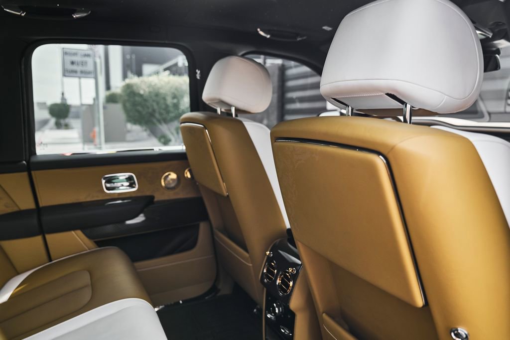 Used 2026 Rolls-Royce Cullinan Black Badge image 40