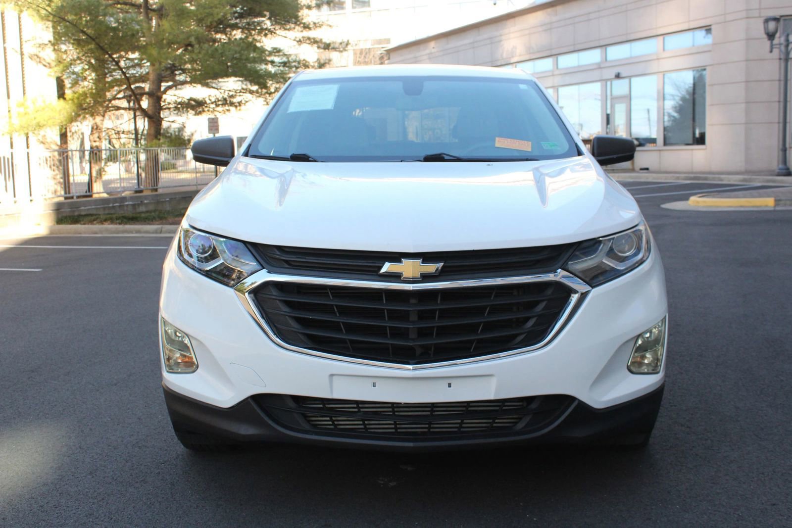 Used 2019 Chevrolet Equinox LS w/ LS Convenience Package AWD/4WD image 3
