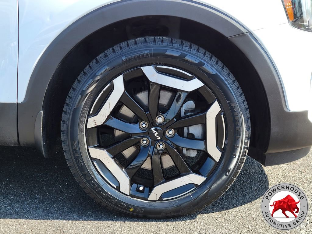 Used 2024 Kia Telluride EX w/ EX Captain's Chair Package FWD image 12