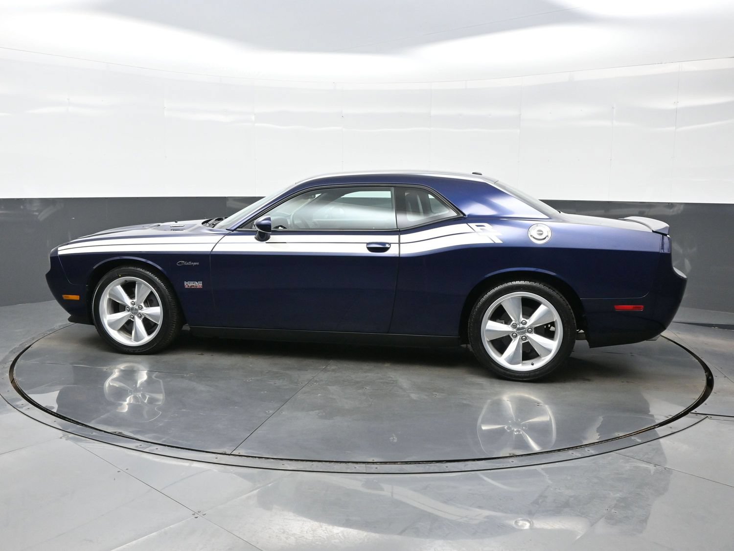 Used 2014 Dodge Challenger R/T RWD image 4