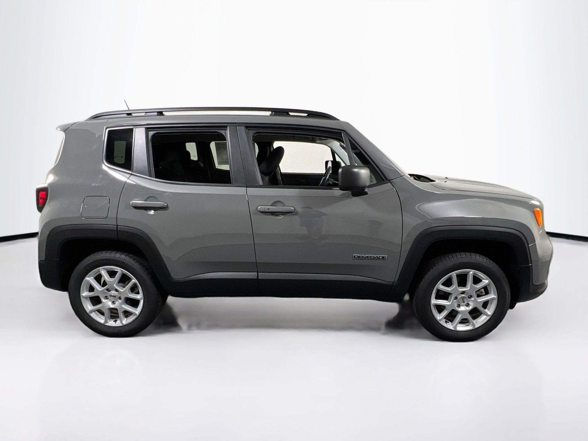 Used 2022 Jeep Renegade Latitude w/ Convenience Group image 4