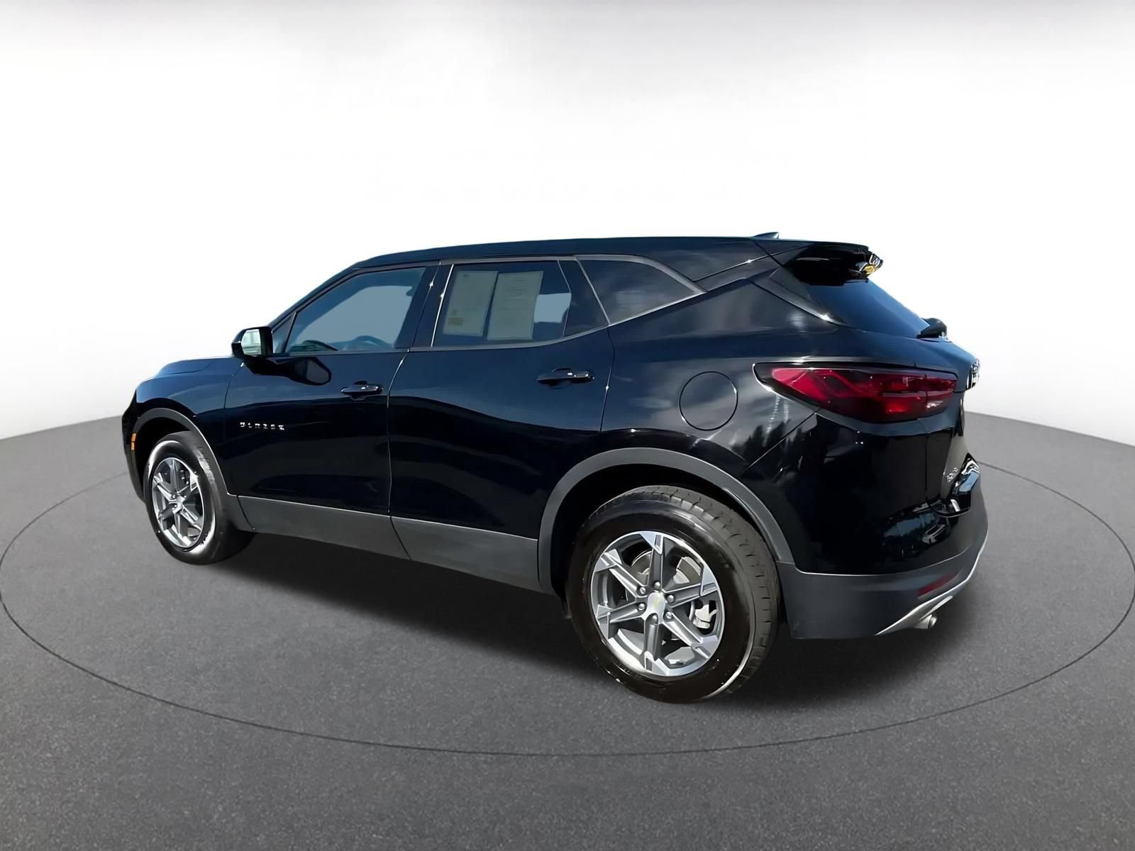 Used 2025 Chevrolet Blazer LT FWD image 9