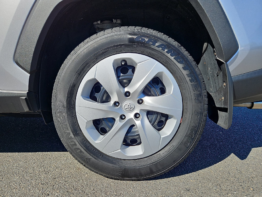 Certified 2023 Toyota RAV4 LE AWD/4WD image 9