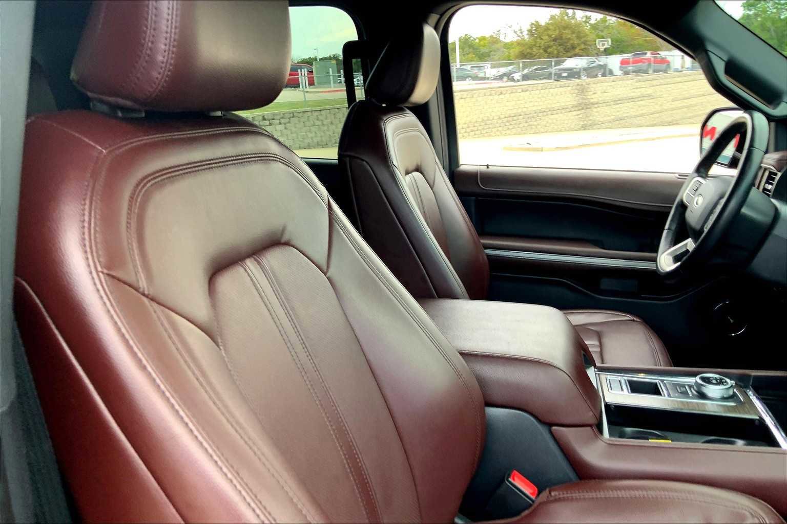 Used 2022 Ford Expedition Limited image 8